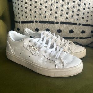 White Adidas sleek Sneakers